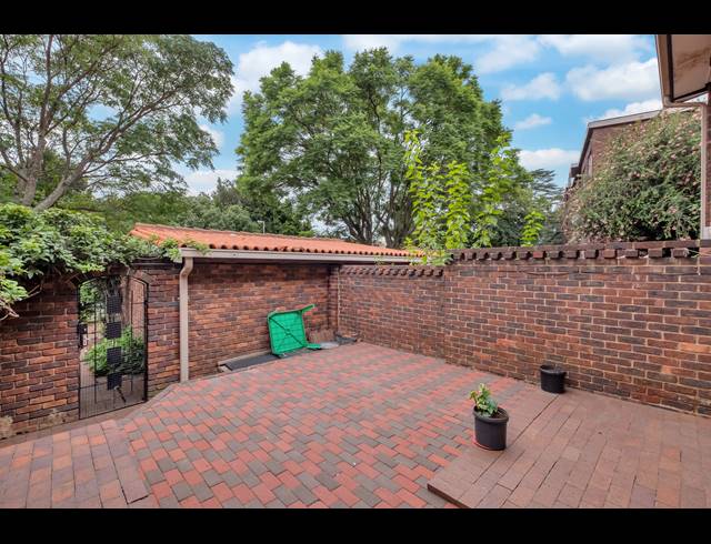 2 BEDROOM TOWNHOUSE FOR SALE IN WINDSOR WEST